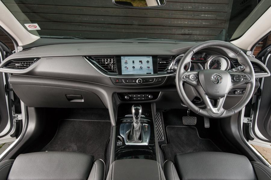 Торпедо Vauxhall Insignia Country Tourer Turbo D 4x4 2017 года  (фото 20 из 21)